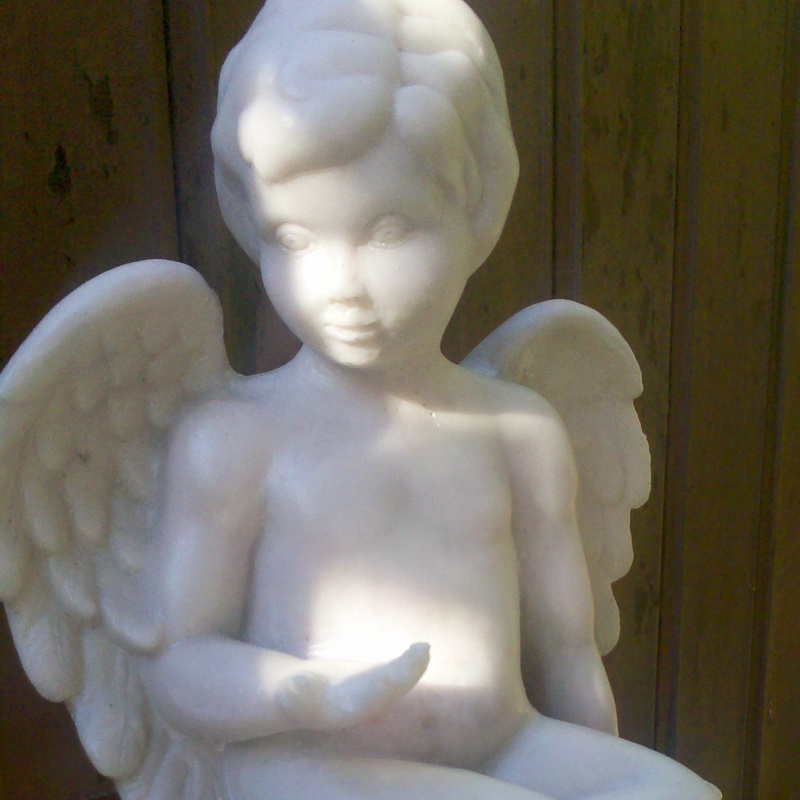 ანგელოზი
სიმაღლე- 60 სმ, სიგანე- 60 სმ, წონა- 9 კგ, ხელოვნური მარმარილო