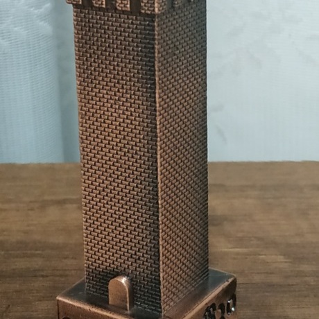 სვანური კოშკი:
სიმაღლე- 15 სმ, ხელოვნური მარმარილო