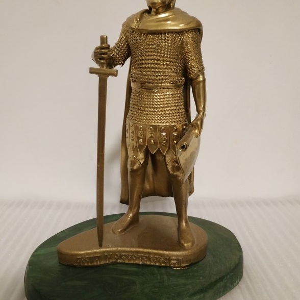 დავით IV აღმაშენებელი სკულპტურა:
სიმაღლე- 16 სმ, ფოტოპოლიმერი